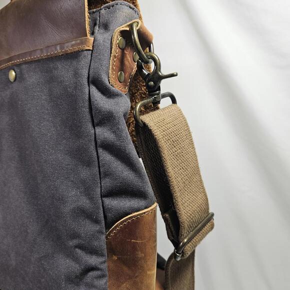 Wowbox Leather Detachable Strap Buckle Messenger Laptop Work School Bag - Picture 4 of 14